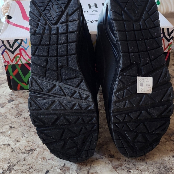 Skechers black highlights hearts shoes - Picture 3 of 8